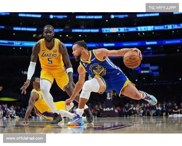 勇士客场战胜湖人 库里六记三分引领胜利